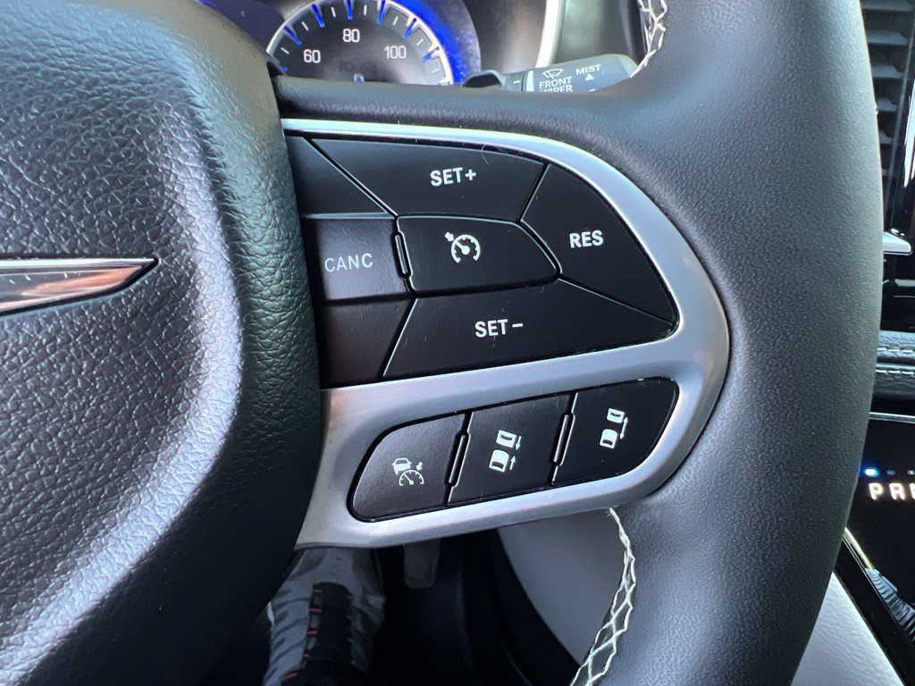 Used 2024 Chrysler Pacifica Touring-L FWD image 52