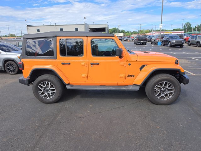Used 2025 Jeep Wrangler Unlimited Sahara w/ Safety Group AWD/4WD image 2