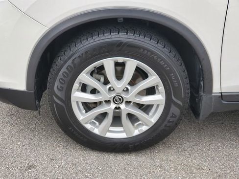 Used 2019 Nissan Rogue SV image 9