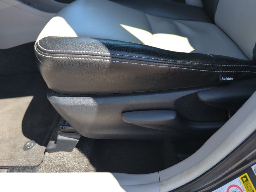 Used 2017 Toyota Prius V Two w/ Carpet Mat Package FWD image 13