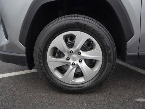 Used 2022 Toyota RAV4 LE image 10