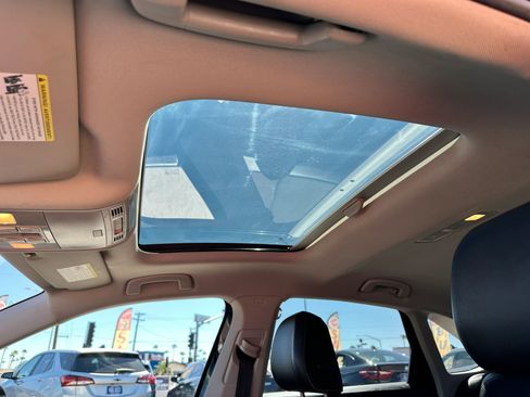 Used 2023 Volkswagen Jetta SE w/ Panoramic Sunroof Package image 32