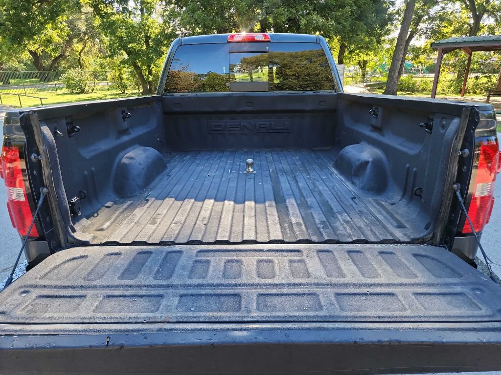 Used 2017 GMC Sierra 2500 Denali w/ Duramax Plus Package AWD/4WD image 11