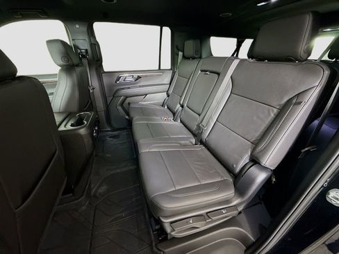 Used 2025 Chevrolet Suburban LT AWD/4WD image 23
