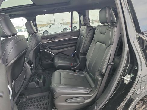 New 2025 Jeep Grand Cherokee L Limited w/ Luxury Tech Group II image 25