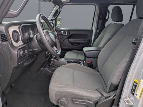 Used 2024 Jeep Wrangler Unlimited AWD/4WD image 19