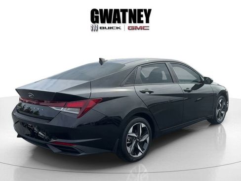 Used 2023 Hyundai Elantra SEL w/ Convenience Package image 7