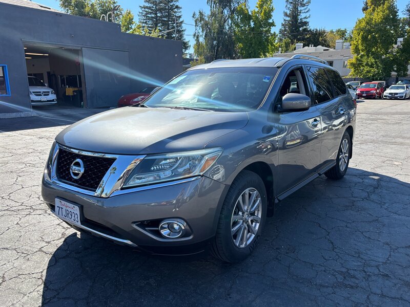Used 2015 Nissan Pathfinder SV w/ Trailer Tow Package FWD image 7