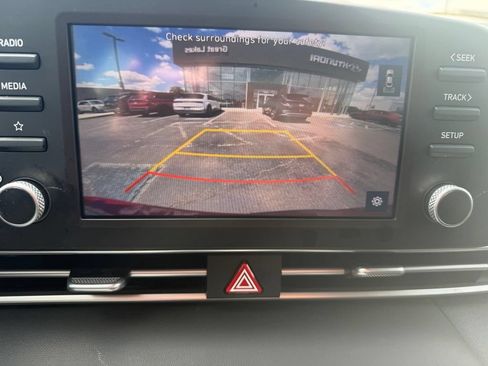 Used 2023 Hyundai Elantra SE FWD image 11