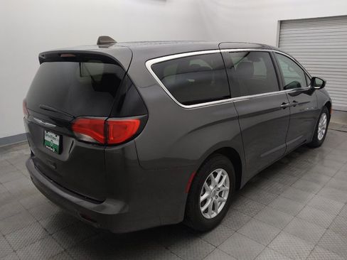 Used 2023 Chrysler Voyager LX FWD image 9