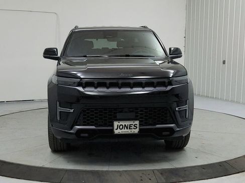 New 2026 Jeep Grand Wagoneer Limited w/ HD Trailer Tow Package image 2