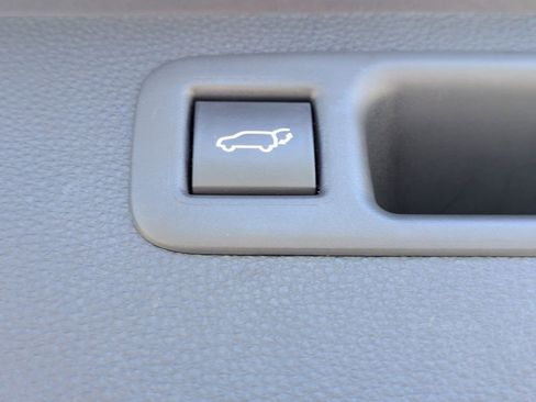 Used 2022 Toyota Highlander LE image 14