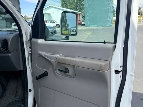 Used 2002 Ford E-350 and Econoline 350 Super Duty RWD image 17