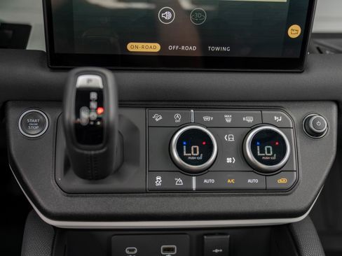 Used 2022 Land Rover Defender 90 X-Dynamic S image 24