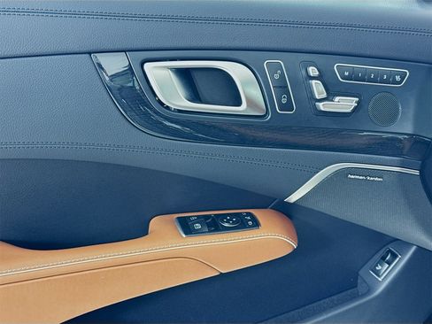 Used 2020 Mercedes-Benz SL 550 image 19