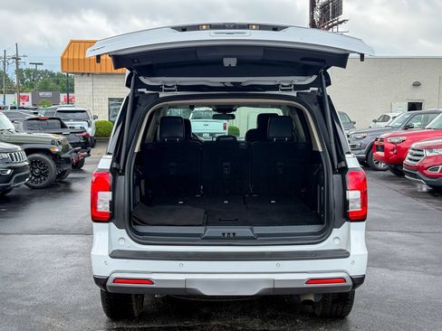 Used 2024 Ford Expedition XLT AWD/4WD image 40
