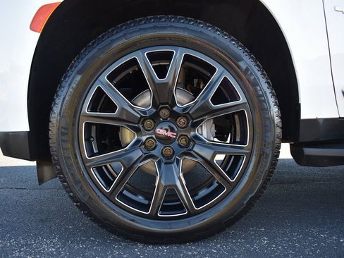 Used 2021 GMC Yukon SLT w/ SLT Premium Package image 18