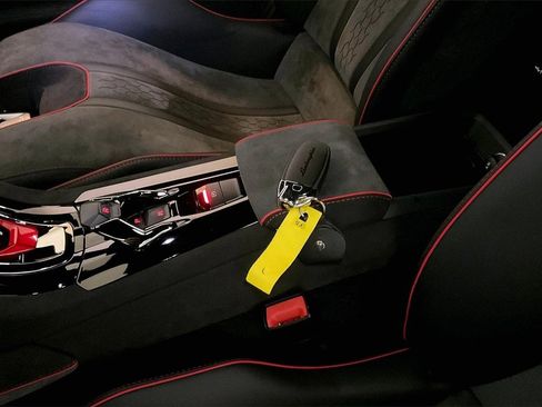 Used 2024 Lamborghini Huracan Sterrato image 21