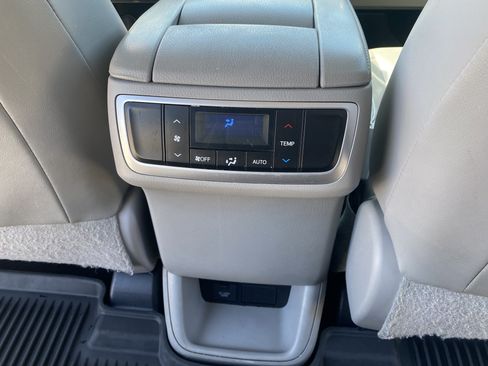Used 2016 Toyota Highlander XLE FWD image 24