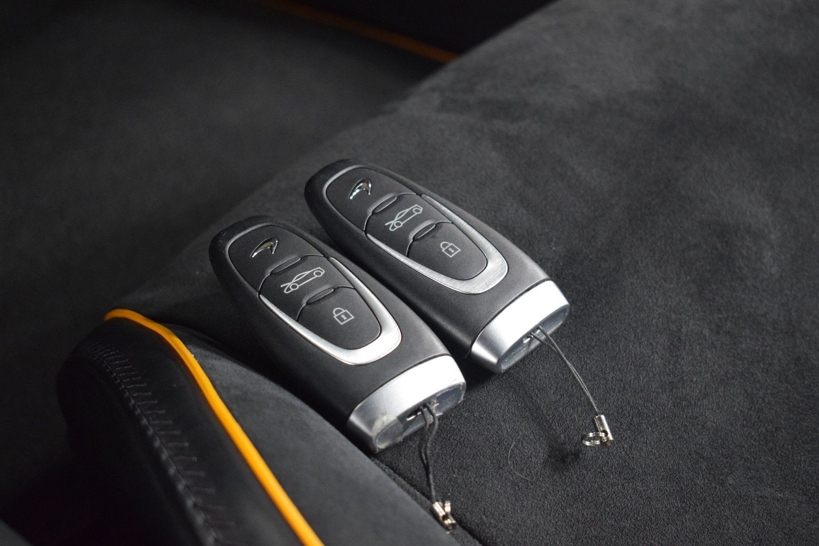 Used 2024 McLaren Artura RWD image 35