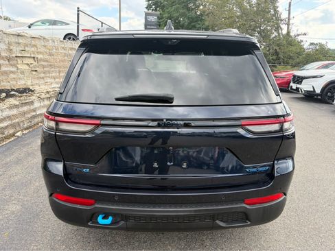 Used 2023 Jeep Grand Cherokee Trailhawk w/ Advanced Protech Group II AWD/4WD image 6