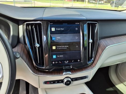 Used 2022 Volvo XC60 B5 Momentum image 10