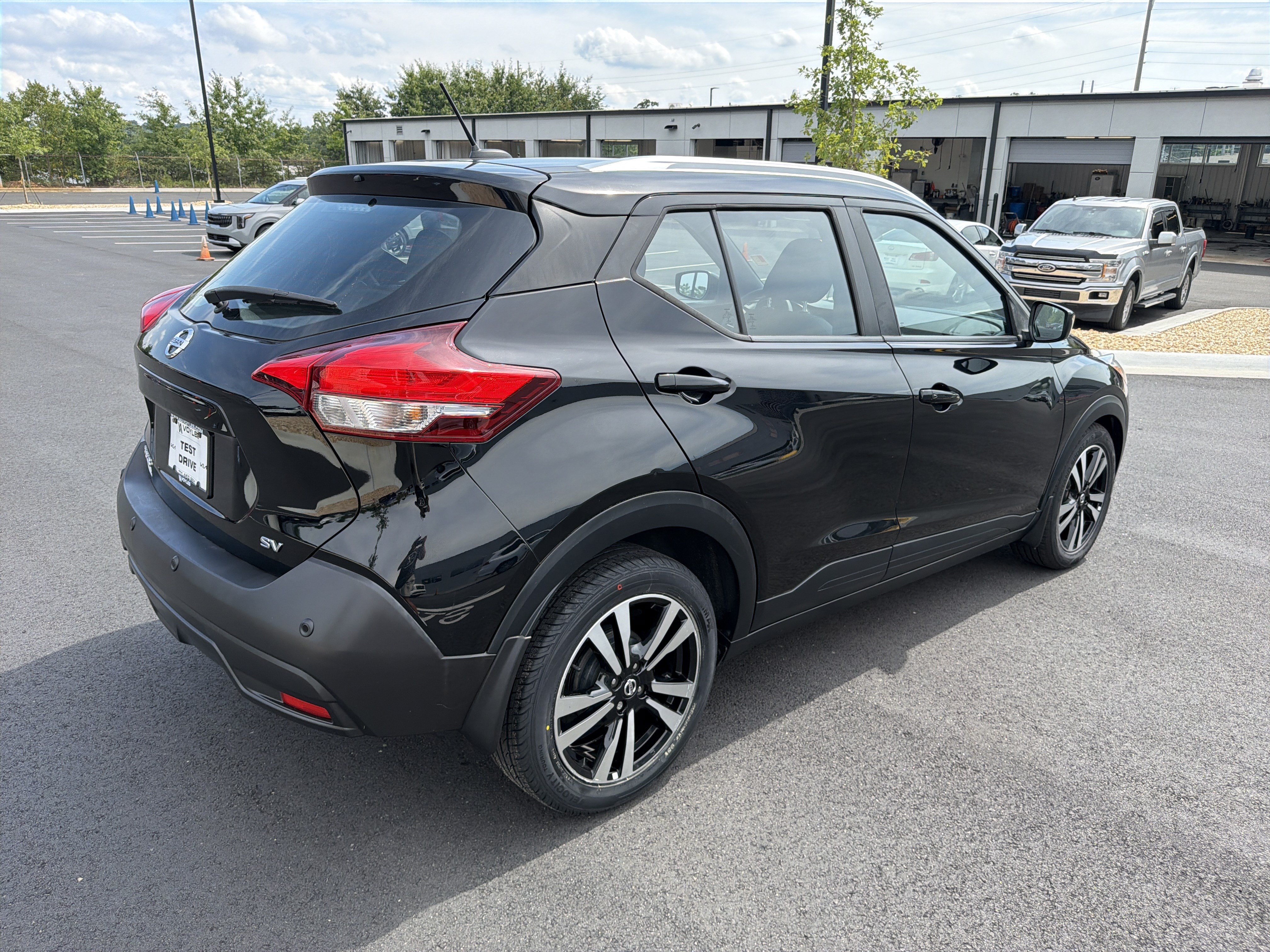 Used 2020 Nissan Kicks SV FWD image 7