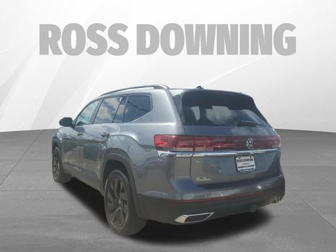 Used 2024 Volkswagen Atlas SE w/ Panoramic Sunroof Package FWD image 6