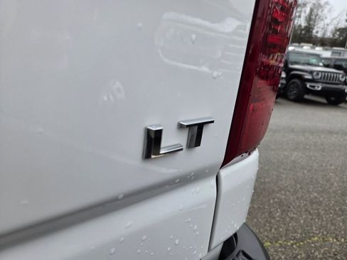 Used 2025 Chevrolet Silverado 2500 LT w/ Convenience Package image 8