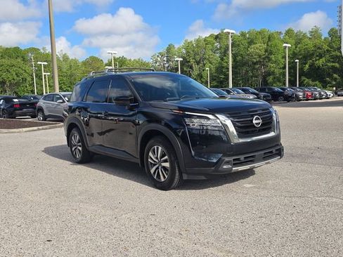 Certified 2023 Nissan Pathfinder SL FWD image 2