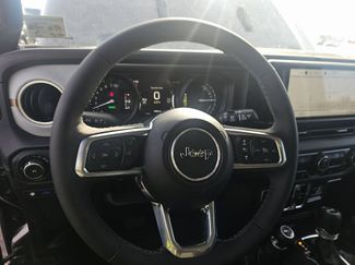 Used 2025 Jeep Wrangler Unlimited Sahara video 2