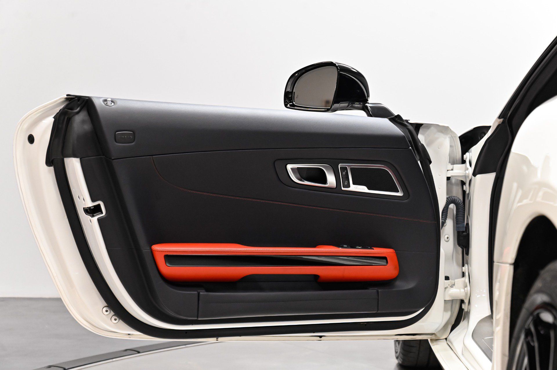 Used 2018 Mercedes-Benz AMG GT Roadster image 16