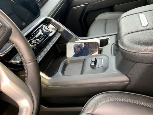 Used 2024 GMC Sierra 2500 Denali w/ Denali Reserve Package image 14