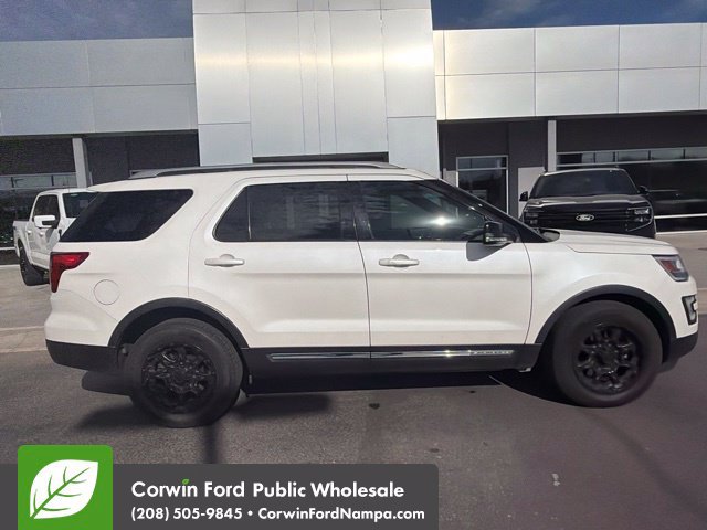 Used 2016 Ford Explorer XLT w/ Equipment Group 202A FWD image 2