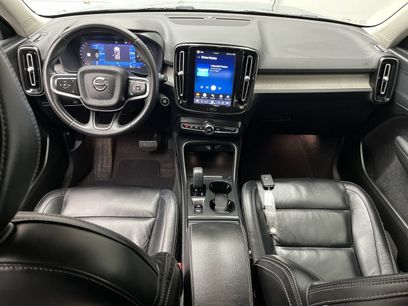 Used 2023 Volvo XC40 B5 Core