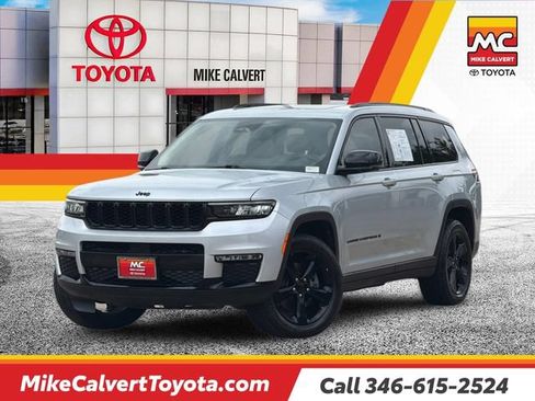 Used 2022 Jeep Grand Cherokee L Limited w/ Black Appearance Package RWD image 1