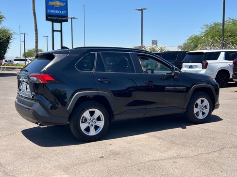 Used 2021 Toyota RAV4 XLE FWD image 5