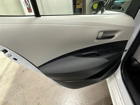 Used 2022 Toyota Corolla LE image 11