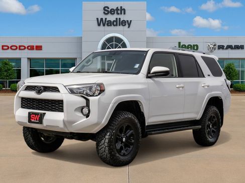 Used 2018 Toyota 4Runner SR5 image 3