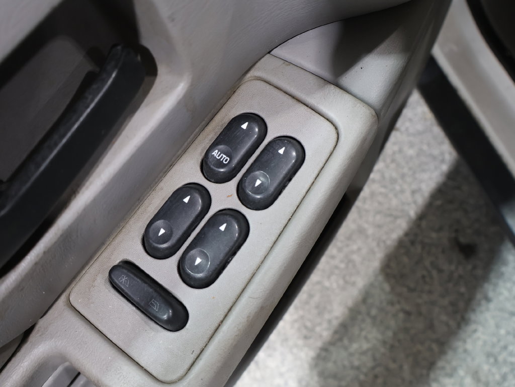 Used 2005 Ford Taurus SE FWD image 17
