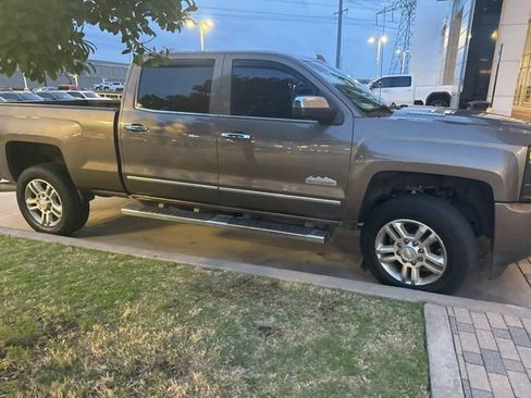 Used 2015 Chevrolet Silverado 2500 High Country w/ Duramax Plus Package image 6