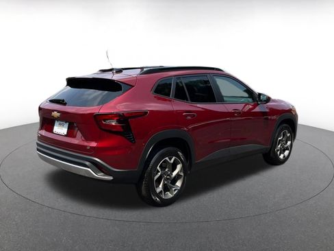 Used 2025 Chevrolet Trax LT w/ LT Convenience Package FWD image 12