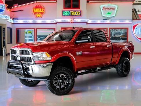 Used 2018 RAM 2500 SLT w/ Cold Weather Group AWD/4WD image 2