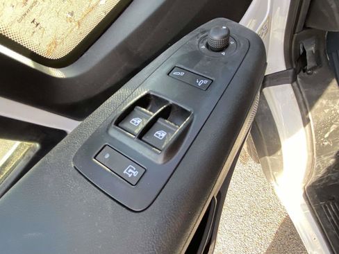 Used 2025 RAM ProMaster 2500 w/ Convenience Group image 17