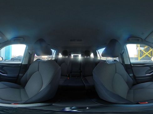 Used 2025 Toyota Highlander LE FWD image 42