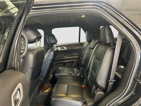 Used 2014 Ford Explorer XLT w/ Equipment Group 201A FWD image 13