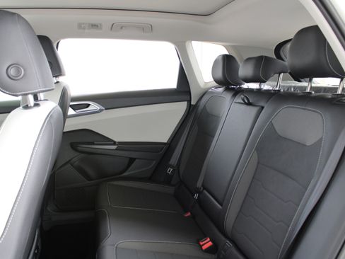 New 2025 Volkswagen Taos SE image 17