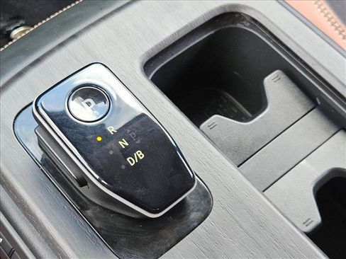 Used 2024 Nissan Ariya FWD image 12