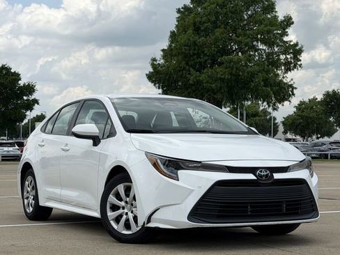 Used 2024 Toyota Corolla LE FWD image 2