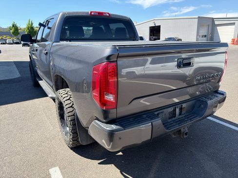 Used 2018 Toyota Tundra SR5 AWD/4WD image 8